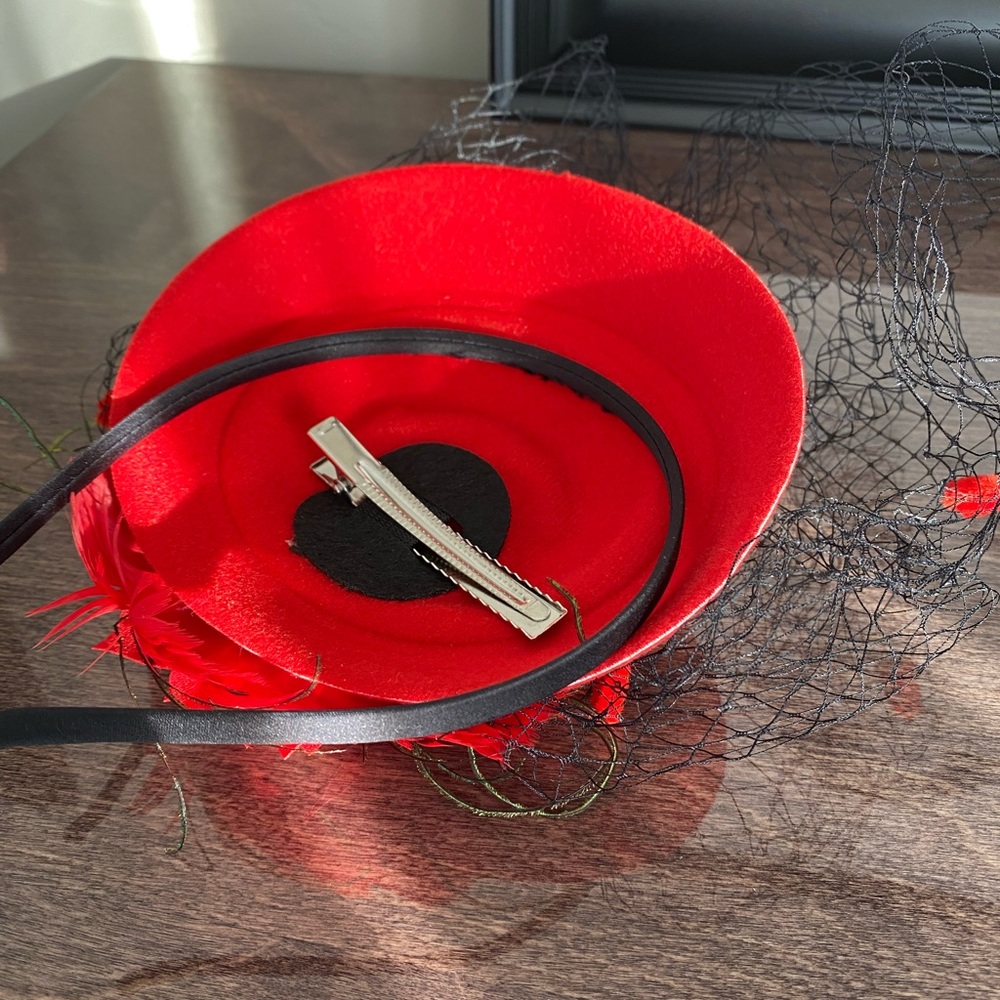 Red Fascinator Hat - Picture 2 of 3